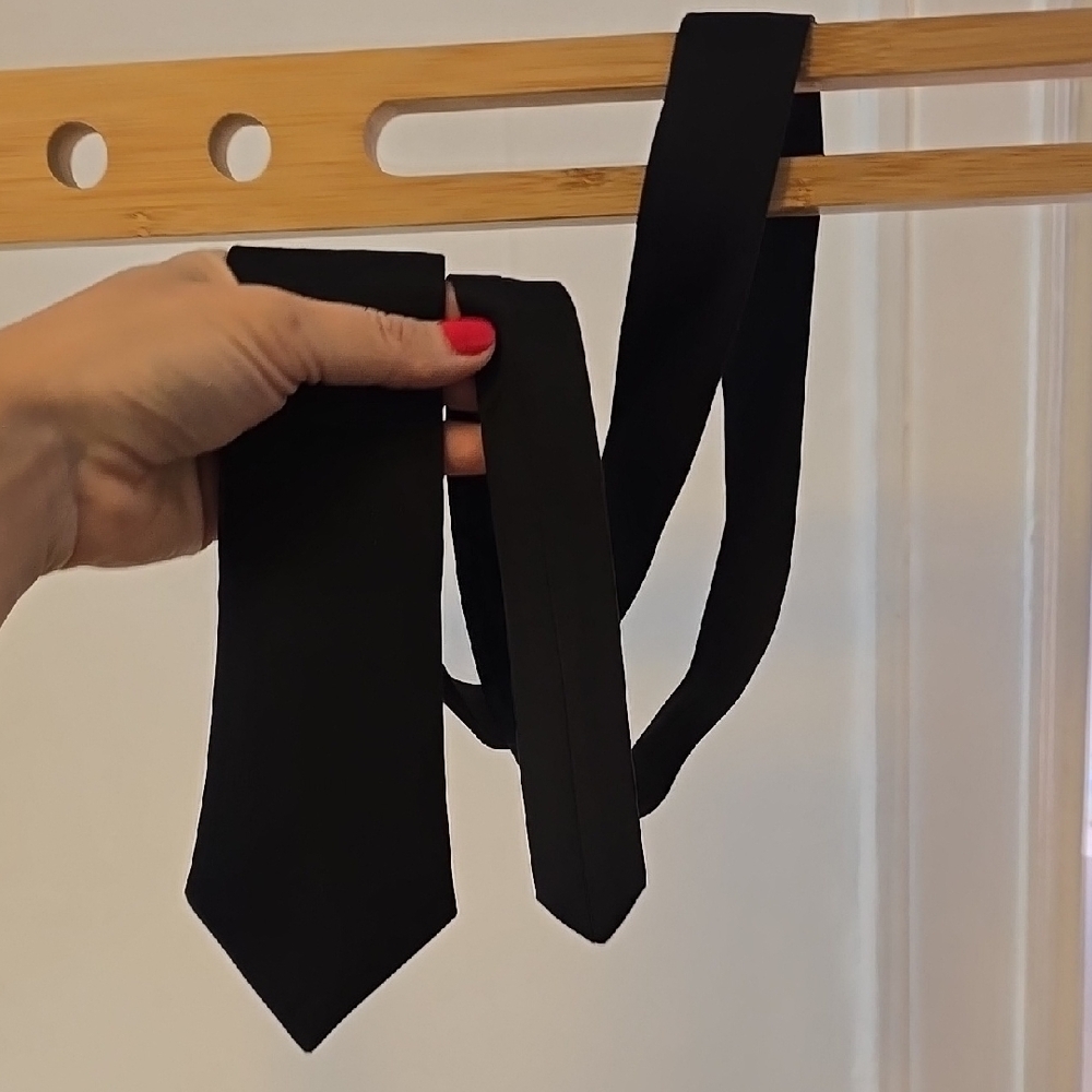 Alice + Olivia Black Women's Tie